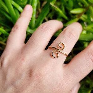 New Classic Gold Simple Dainty Swirl Ring Band